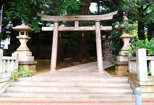 横の鳥居の風景