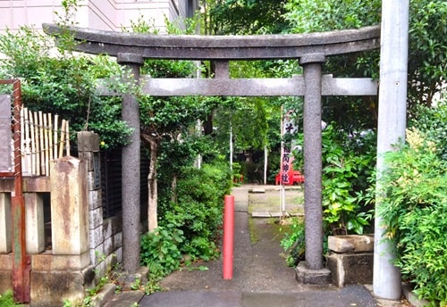 三つ目の鳥居正面の風景