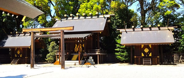 本殿正面の風景