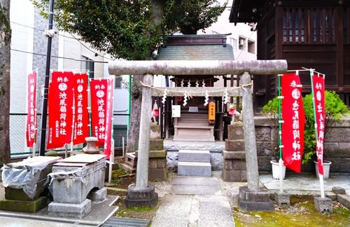 清姫稲荷神社鳥居正面の風景