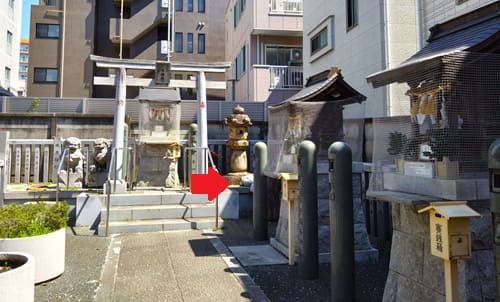 境内社が並ぶ風景