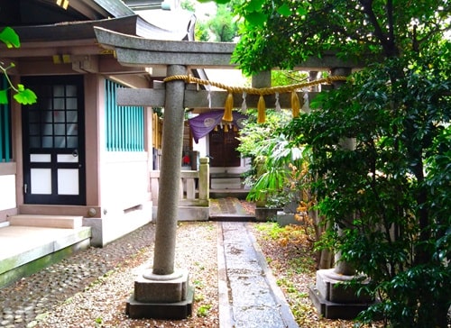 三杉稲荷神社鳥居から風景