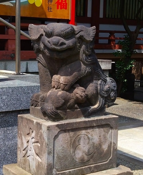 右の狛犬