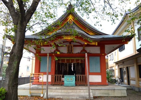 社殿正面の風景