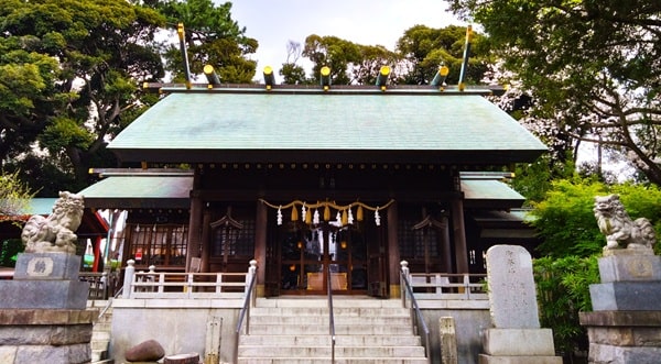 社殿正面の風景