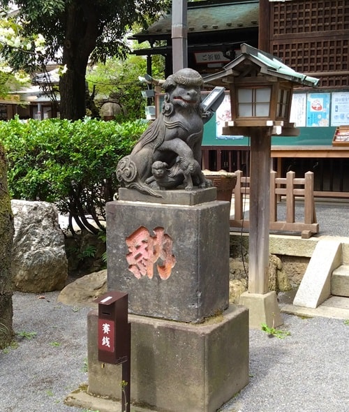 左手の狛犬さん