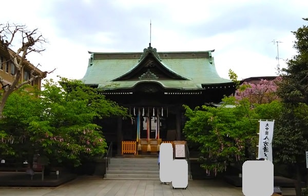 社殿正面の風景