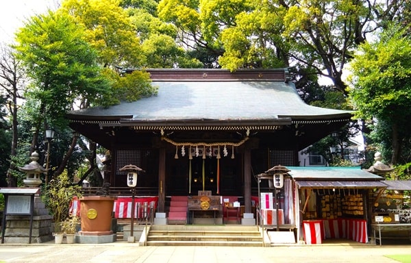 社殿正面の風景