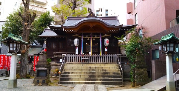 社殿正面の風景