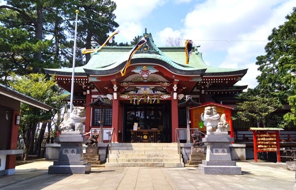 社殿正面の風景