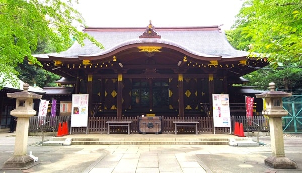 社殿正面の風景