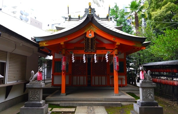 社殿正面の風景