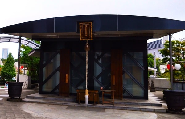 社殿正面の風景