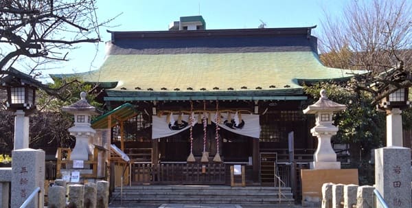 社殿正面の風景