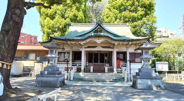 社殿正面の風景