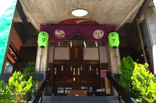 拝殿正面の風景
