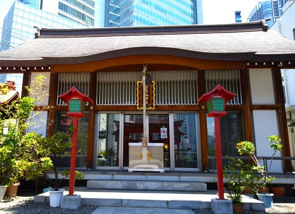 拝殿正面の風景