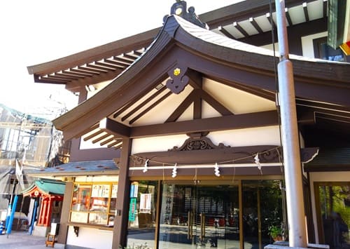 社務所がある建物の風景
