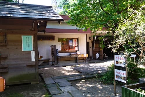 社殿左手の風景