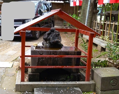 手水舎正面の風景