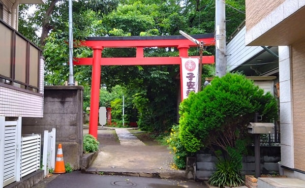 一つ目の鳥居正面の風景