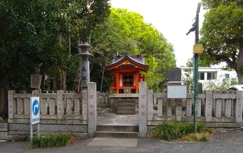 関神社正面の風景