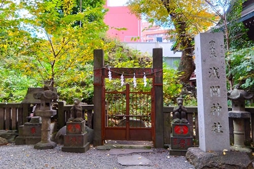 富士塚入り口の風景