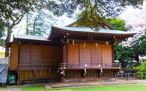神楽殿正面の風景