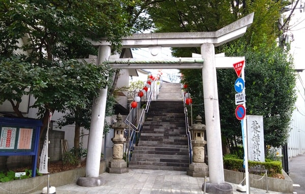 鳥居正面の風景