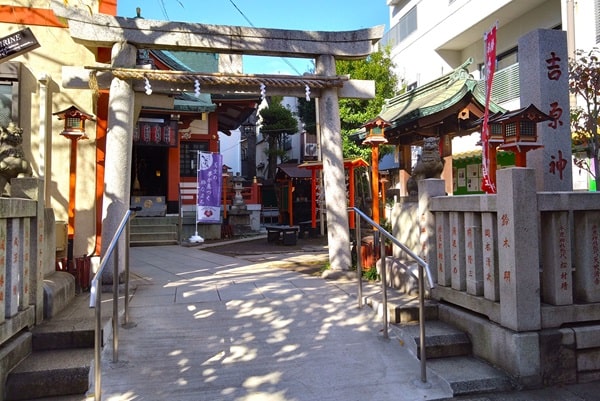 鳥居正面の風景