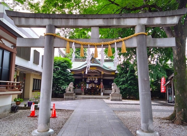 二の鳥居正面の風景