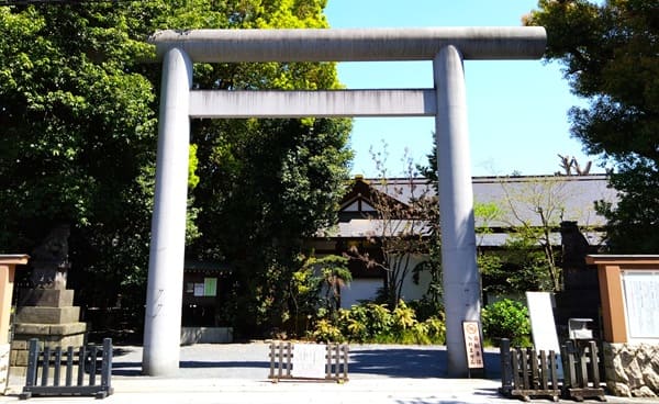 西参道大鳥居正面の風景